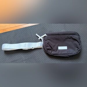 Athleta Black and White Crossbody Belt Bag/ Fanny Pack